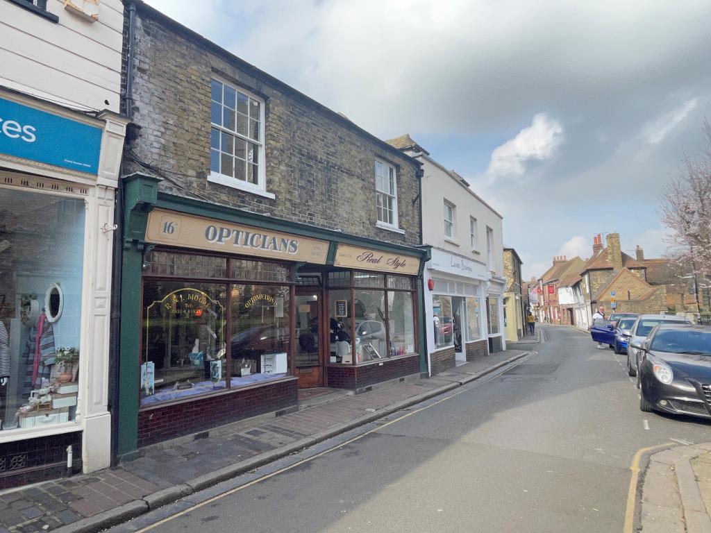 Lot: 36 - FREEHOLD TOWN CENTRE INVESTMENT - 